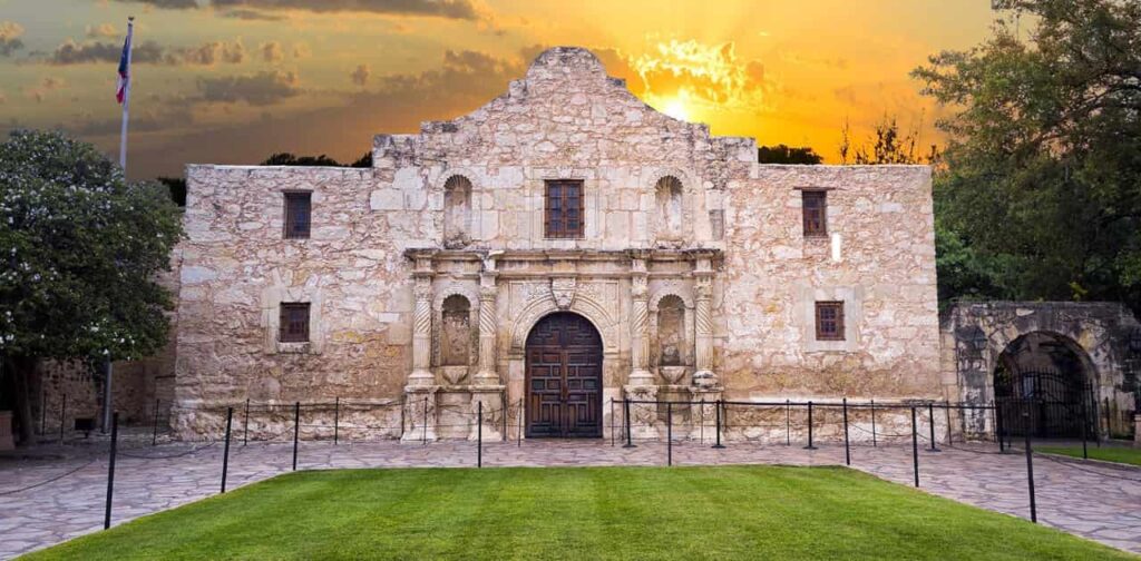 Principal image of The Alamo A Historical Icon in the Heart of Texas